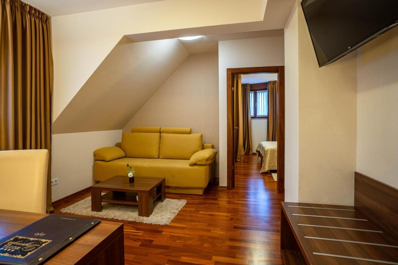 Hotel Degenija Selište Drežničko Eksteriør bilde