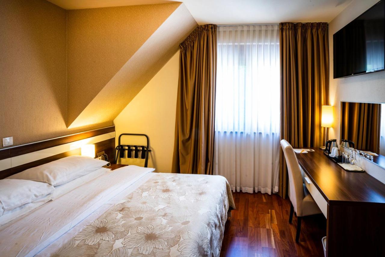 Hotel Degenija Selište Drežničko Eksteriør bilde