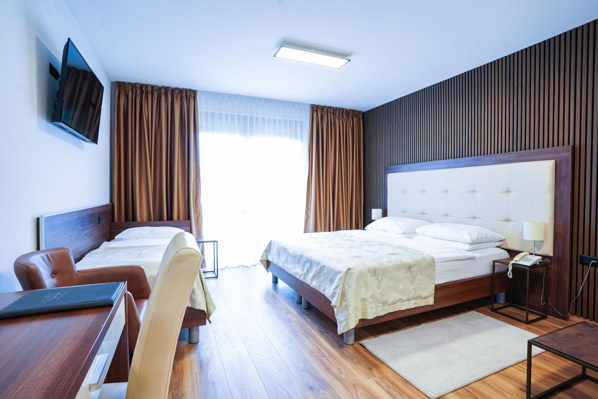 Hotel Degenija Selište Drežničko Eksteriør bilde