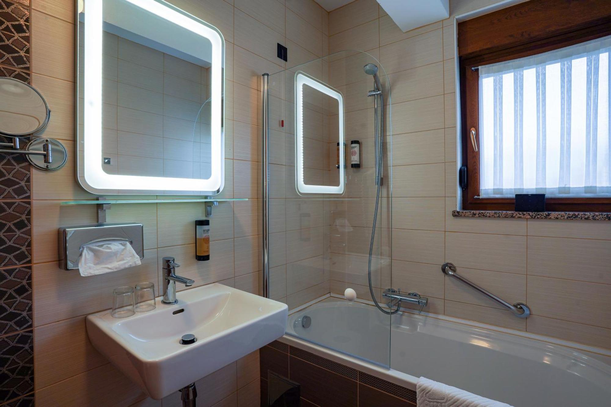 Hotel Degenija Selište Drežničko Eksteriør bilde