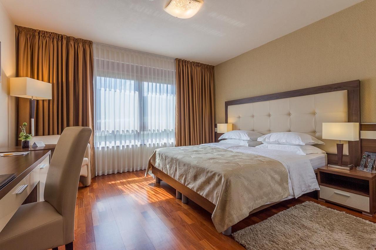 Hotel Degenija Selište Drežničko Eksteriør bilde